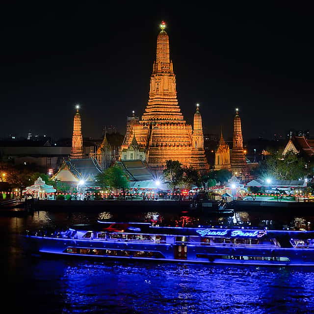 Bangkok Grand Pearl Luxury Dinner Cruise with Live Music and Show