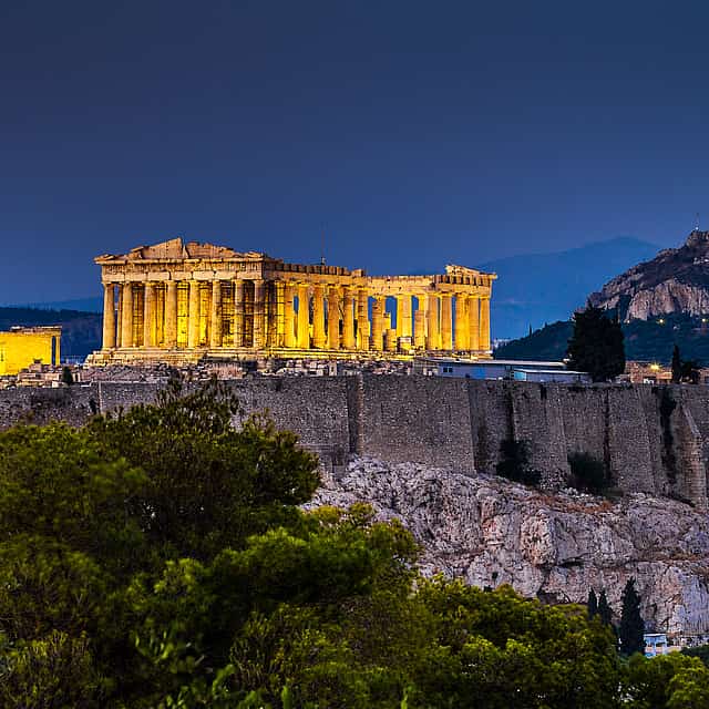 Athens by Night Small Group Sightseeing with Drinks and Food Tasting