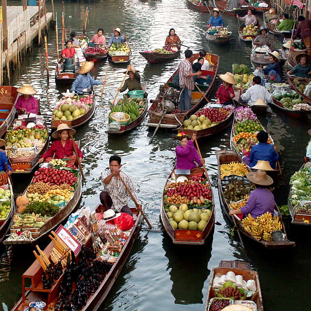Drijvende en spoorwegmarkt, kokosnoot en zout boerderij tour van Bangkok
