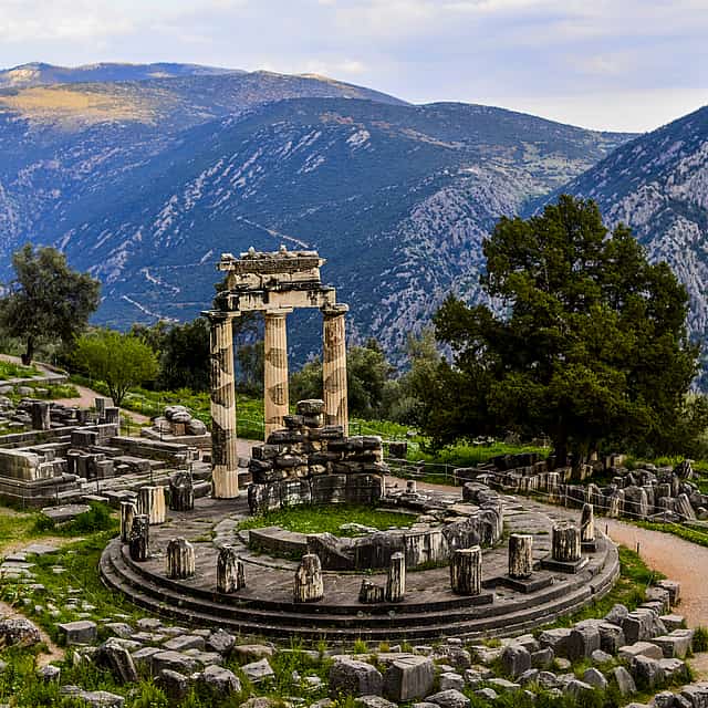 Ancient Thermal Spa, Delphi, Leonidas and 300 Spartans Tour