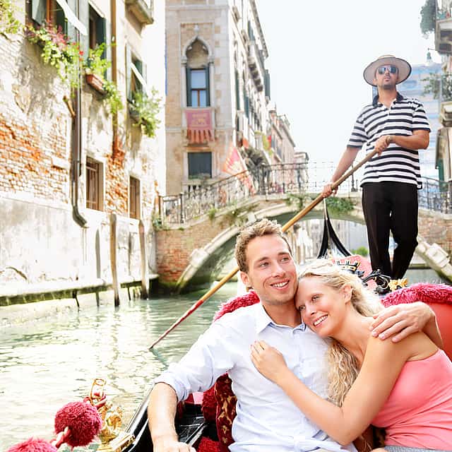 Falling in Love in Venice - Private Gondola Ride for Couples