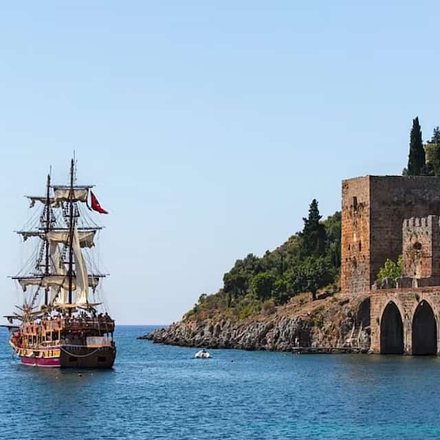 Alanya Pirate Boat Cruise with Lunch
