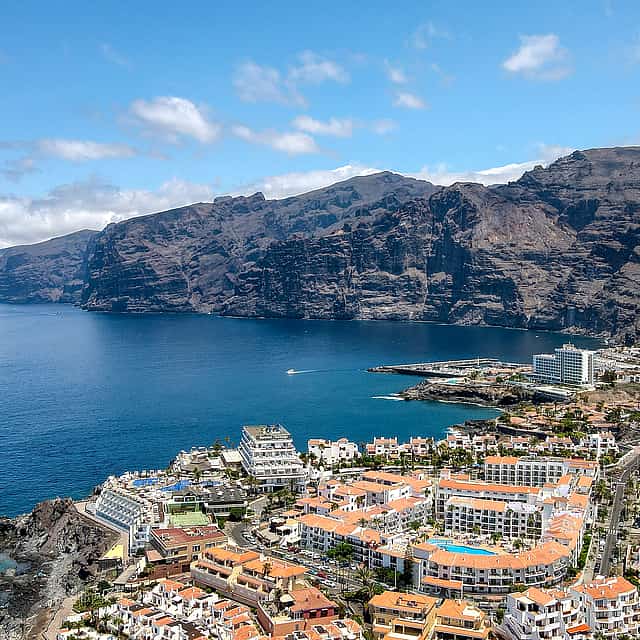 Experiencia en helicóptero en Tenerife: Acantilados de Los Gigantes