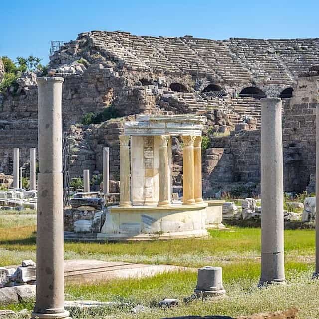 Excursión en grupo reducido por los lugares más destacados de la ciudad antigua de Side