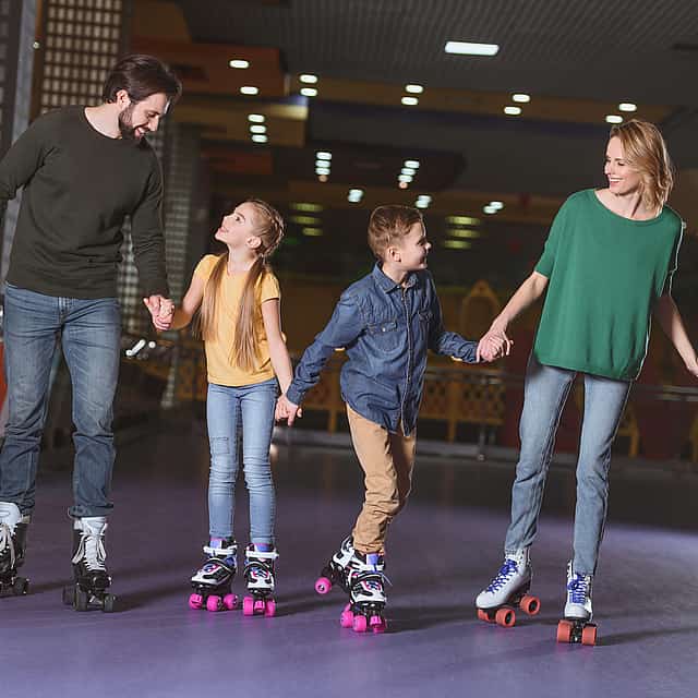 Experiencia familiar en patines con instructor