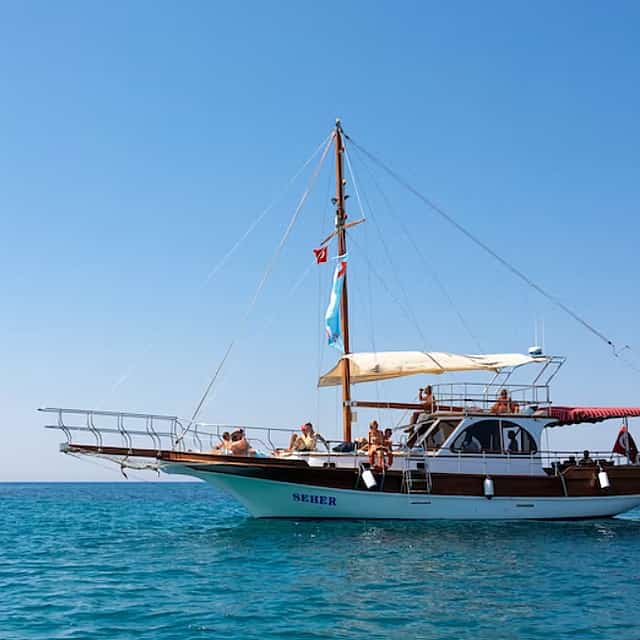 Side Adults-Only Boat Cruise
