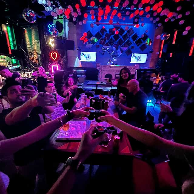 Pub Crawl Dubai: Nightlife Tour
