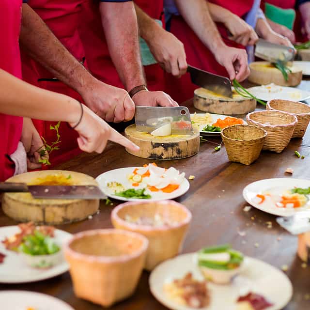 Corso di cucina thailandese e tour del mercato a Bangkok