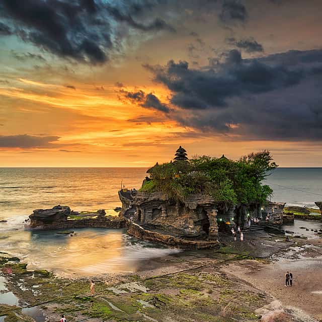 Pôr-do-sol no Templo do Lote de Tanah