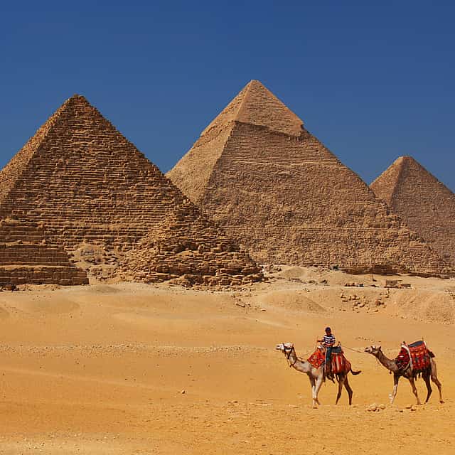 Half-day Tour to Giza Pyramids and Sphinx
