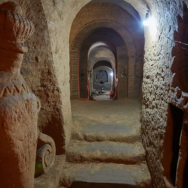 Excursión privada a la cueva-museo subterránea del Maestro Lavon