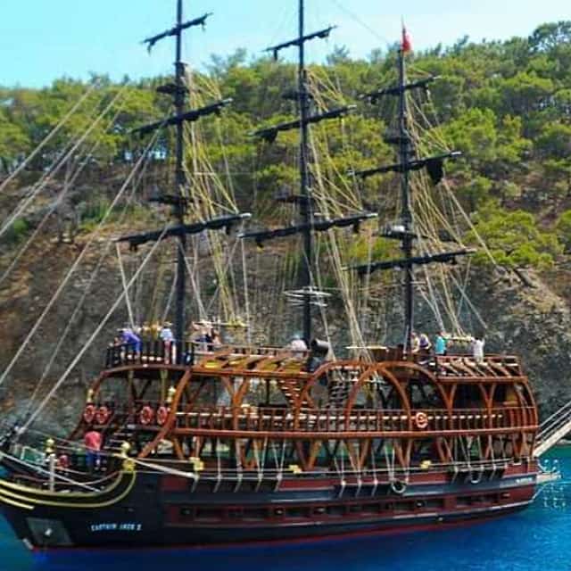 Пиратская яхта Galleon  в Кемере