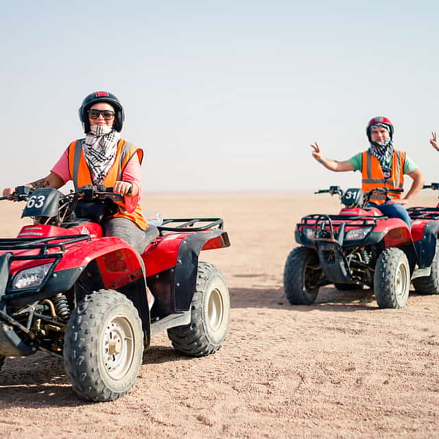 Safari por el desierto de 3 horas en quad y camello en Hurghada