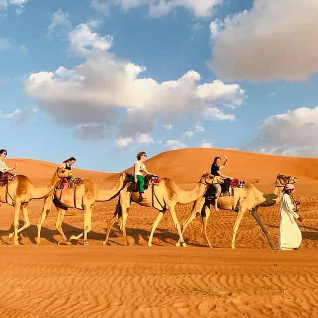 Wahiba Sands Woestijn en Wadi Bani Khalid Privé Tour