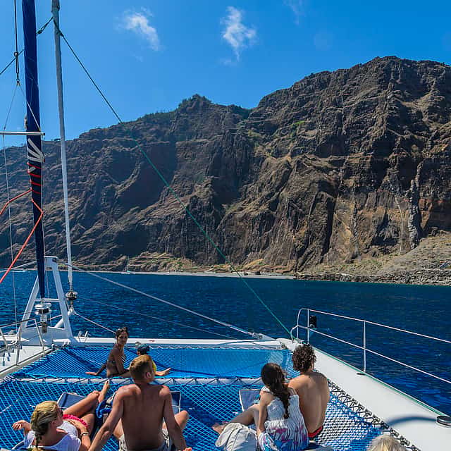 Excursión de medio día en catamarán desde Funchal