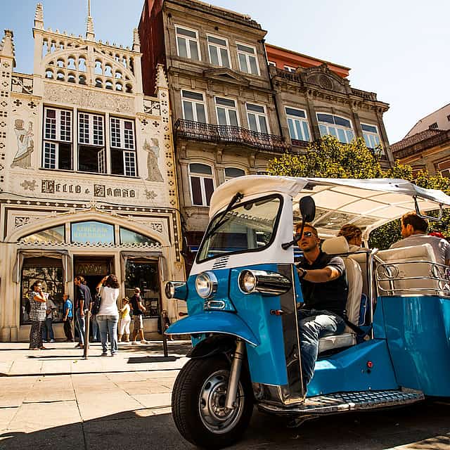 Visita privada de medio día a Oporto con paseo en Tuk-tuk y almuerzo