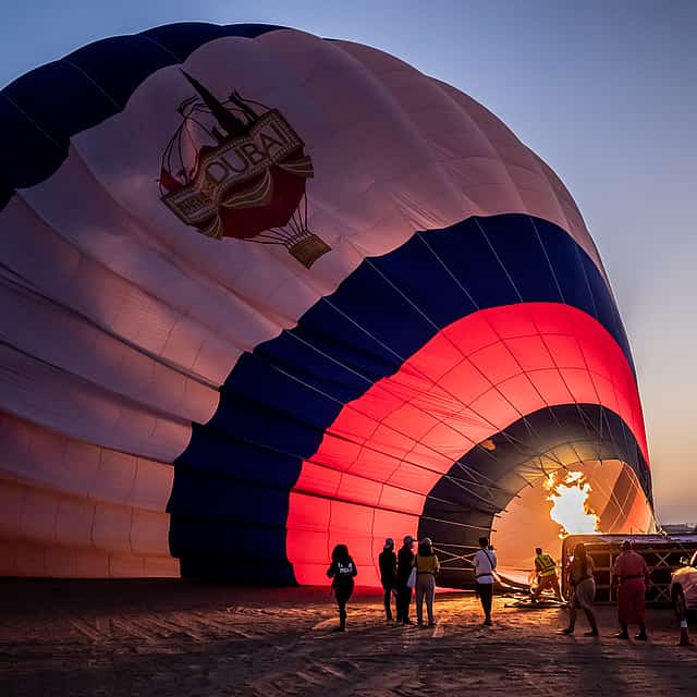 Paquete de aventura: paseo en globo aerostático, descenso de dunas y quads