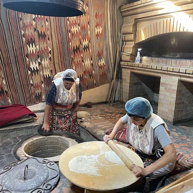 Частная экскурсия на ковровую фабрику Мегерян с мастер-классом по выпечке лаваша