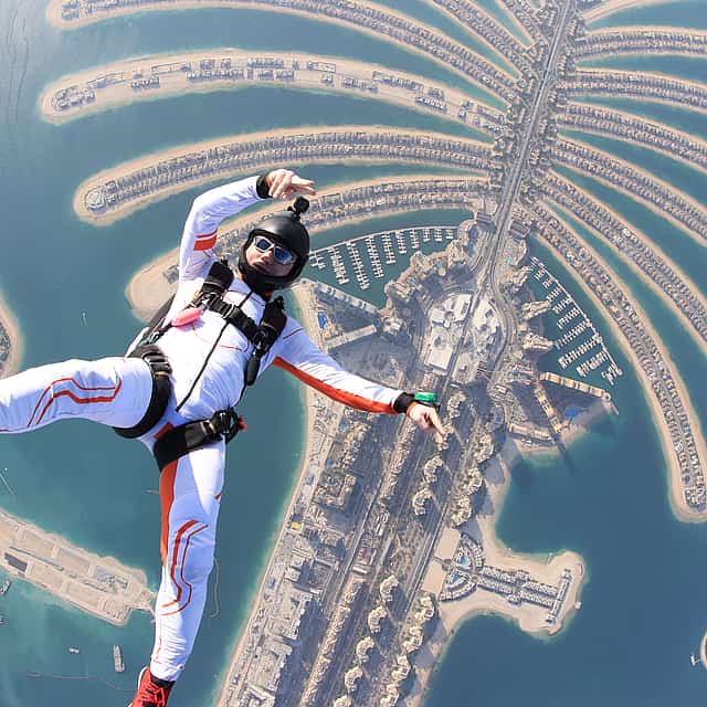 Тандем-прыжок с парашютом в Dropzone Palm Dubai