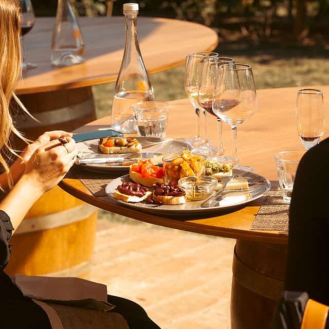 Wine and Evo Oil Tasting with Saffron Meal in the Vineyard