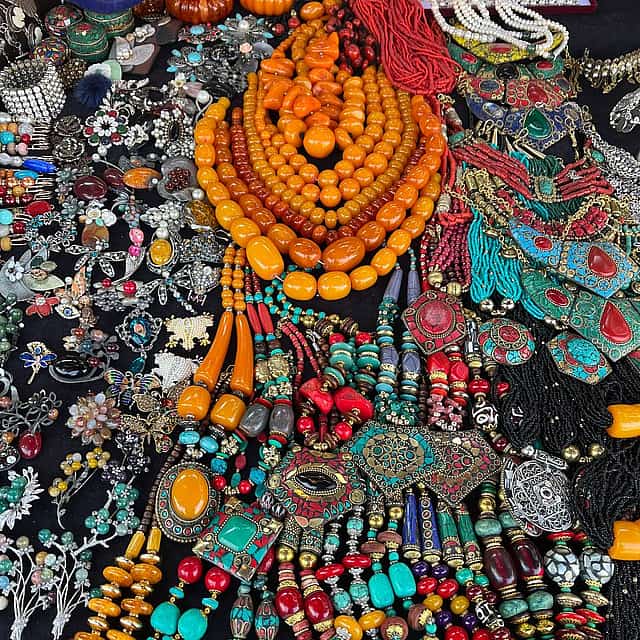 Vernissage en Hrazdan vlooienmarkten tour in Yerevan