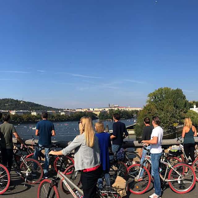 Excursión privada en bicicleta al castillo de Vysehrad