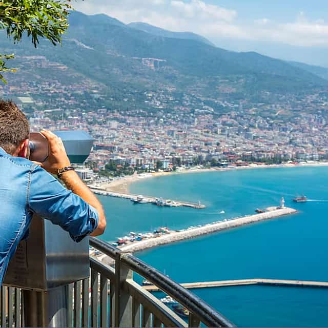 Excursión de verano al castillo y cuevas de Alanya desde Side