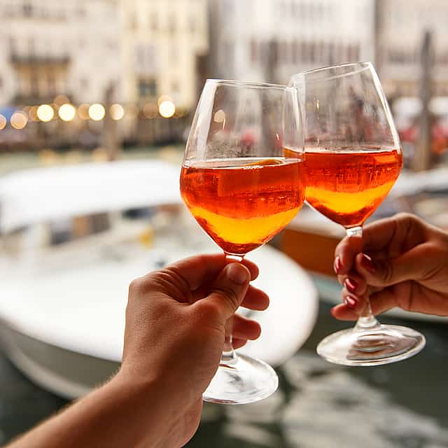 Venice 1-hour Private Boat Tour with Aperitivo for Couples