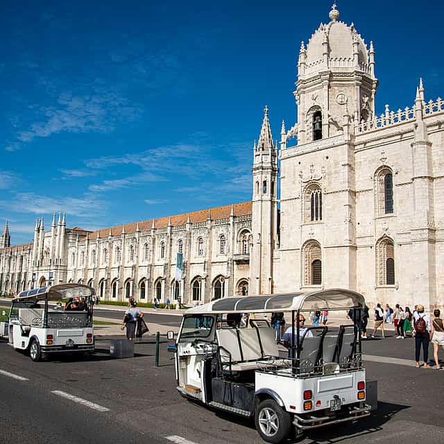 4-hour Private Tuk-tuk Tour Discovering Lisbon