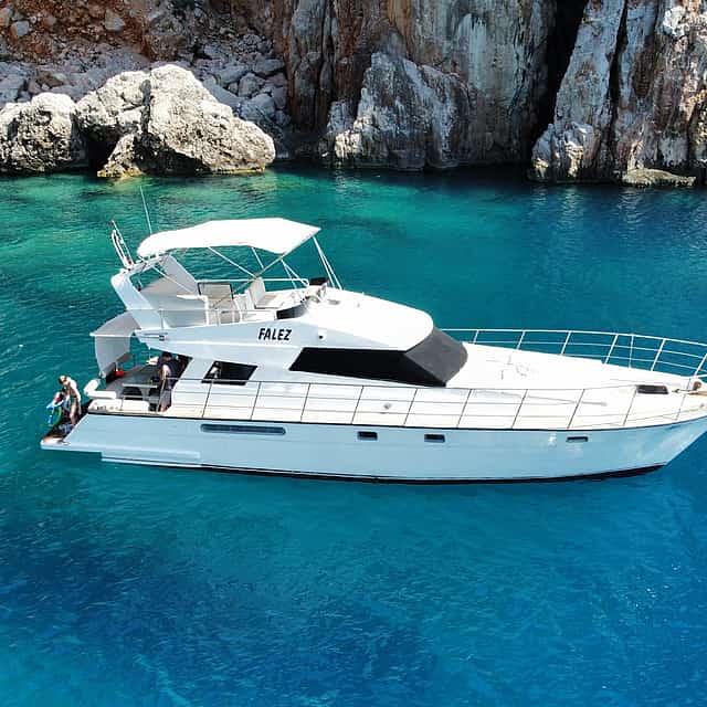 Cruise on 16M Sailing Yacht