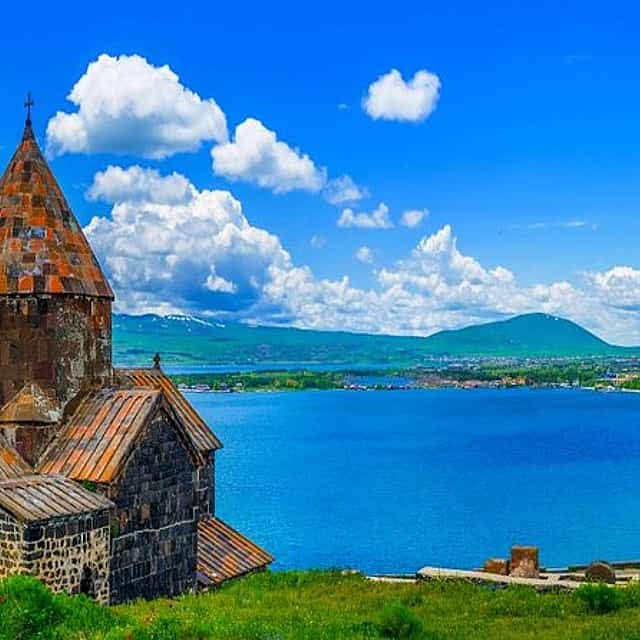 Excursión privada: Lago Sevàn, Camino de Cuerda de Tsaghkadzor, Exuberante Ciudad de Dilijan