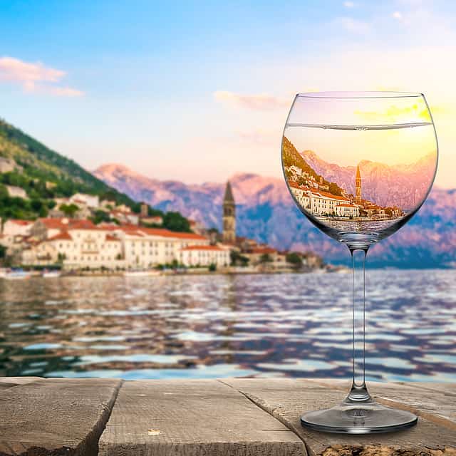 Passeio de Barco Kotor Bay Incluindo o sabor dos mexilhões e do vinho