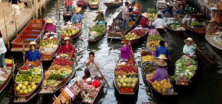 Φωτογραφία 1 Floating and Railway Market, Coconut and Salt Farm from Bangkok (Group Tour)