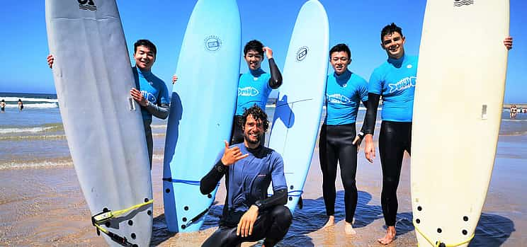 Foto 1 Clases de surf en grupo en Matosinhos