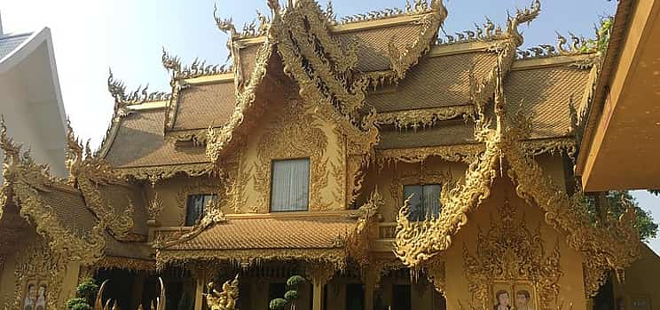 Foto 1 Chiang Mai: One-day Tour with White Temple, Baan Dam Museum, Blue Temple and Golden Triangle