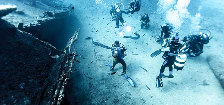 Foto 1 Excursión en barco a las cuevas azules y buceo en grupo reducido