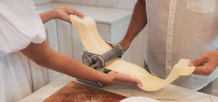 Foto 1 Curso de pasta fresca y cena en un restaurante típico italiano en Roma