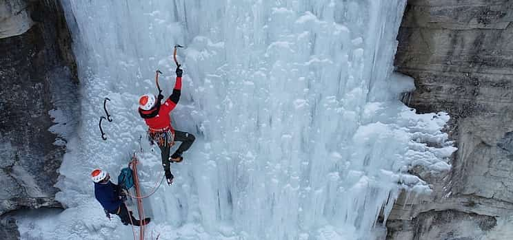 Foto 1 Escalada en hielo privada de medio día en Val d'Isère (Francia)