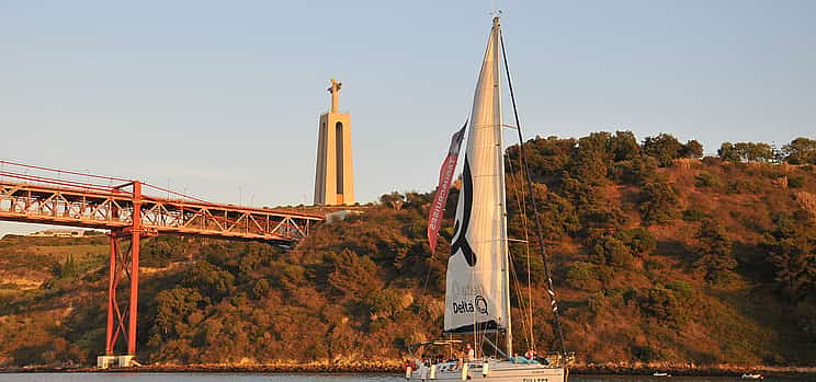Fotoğraf 1 Sunset Sailing Tour in Lisbon