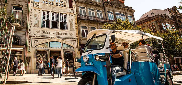 Foto 1 Visita privada de medio día a Oporto con paseo en Tuk-tuk y almuerzo