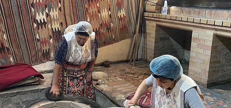 Foto 1 Privater Ausflug zur Megerian-Teppichfabrik mit Lavasch-Backworkshop