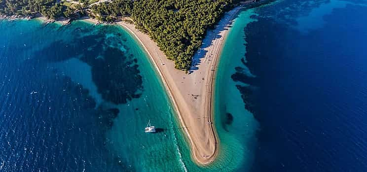 Foto 1 Excursión de un día en barco por el Cuerno de Oro, la ciudad de Hvar y las cuatro islas