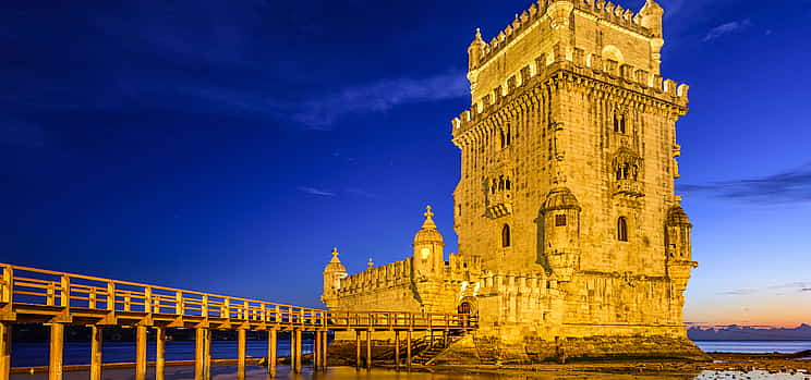 Photo 1 Private City Tour by Night in Lisbon