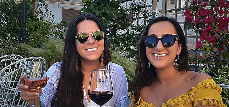 照片 1 Wine & Spirits Tasting & Night Walk in Athens