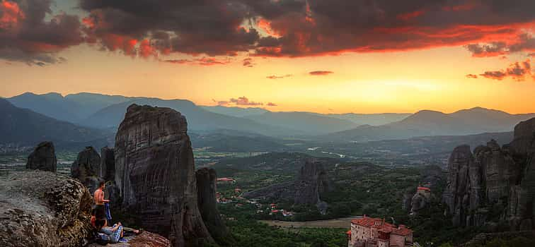 Foto 1 Majestuosa puesta de sol en las rocas de Meteora