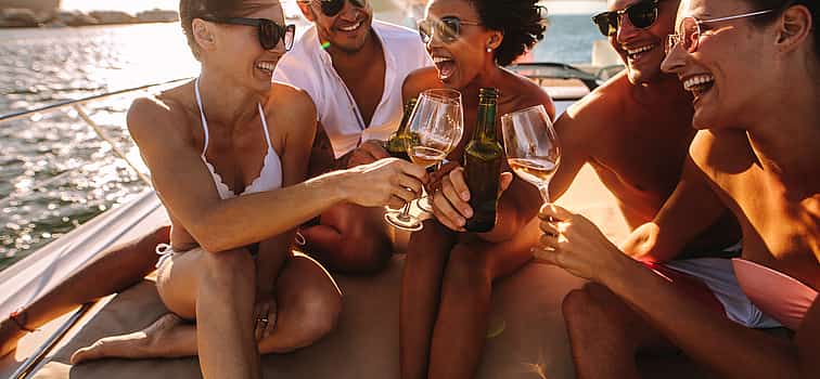 صورة 1 Private Beach Tour by Boat