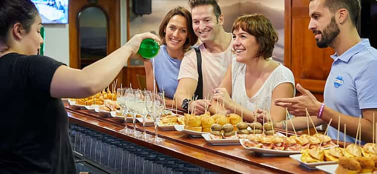 Foto 1 Degustación de pintxos maridados con vinos españoles en Bilbao