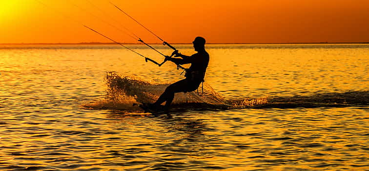 Foto 1 Clases de kitesurf en Corfú para principiantes