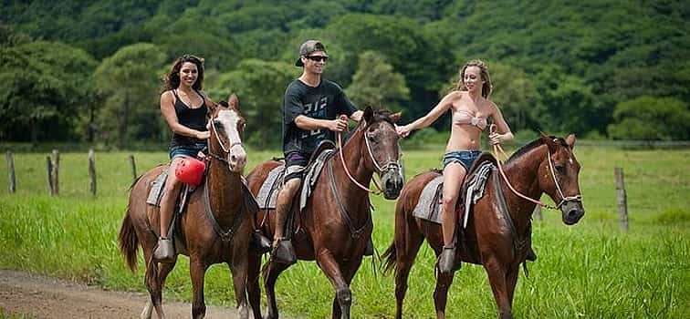 Foto 1 Excursión privada a caballo por el Volcán Arenal y las aguas termales de Baldi