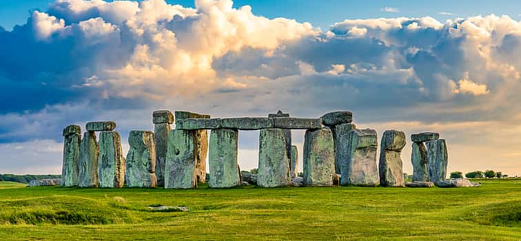 Photo 1 Private Full Day Tour of Stonehenge and Bath from London